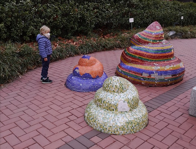 Sparkling artpieces of poop in Seoul