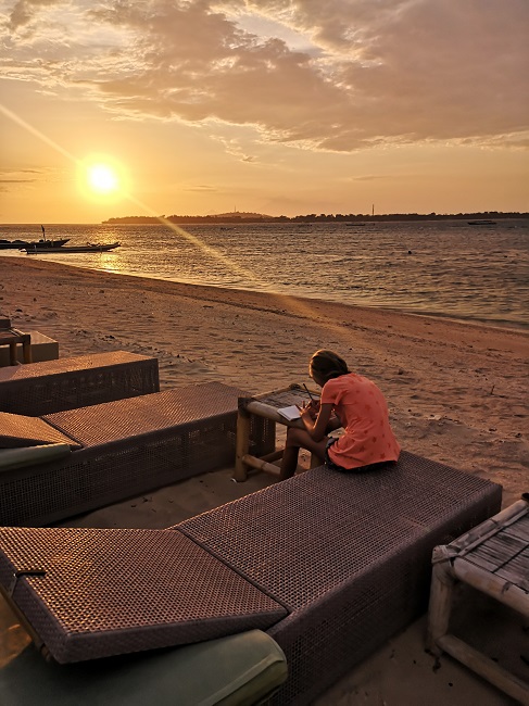 Schule am Strand von Gili Air, Indonesien